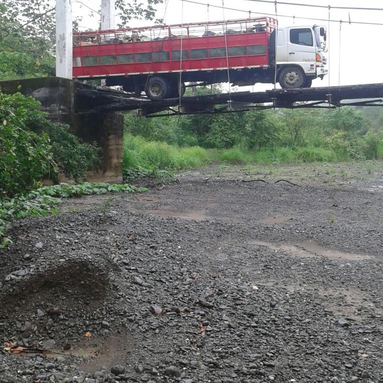 Moradores en Tonosí quedaron afectados por accidente en puente - Panamá América