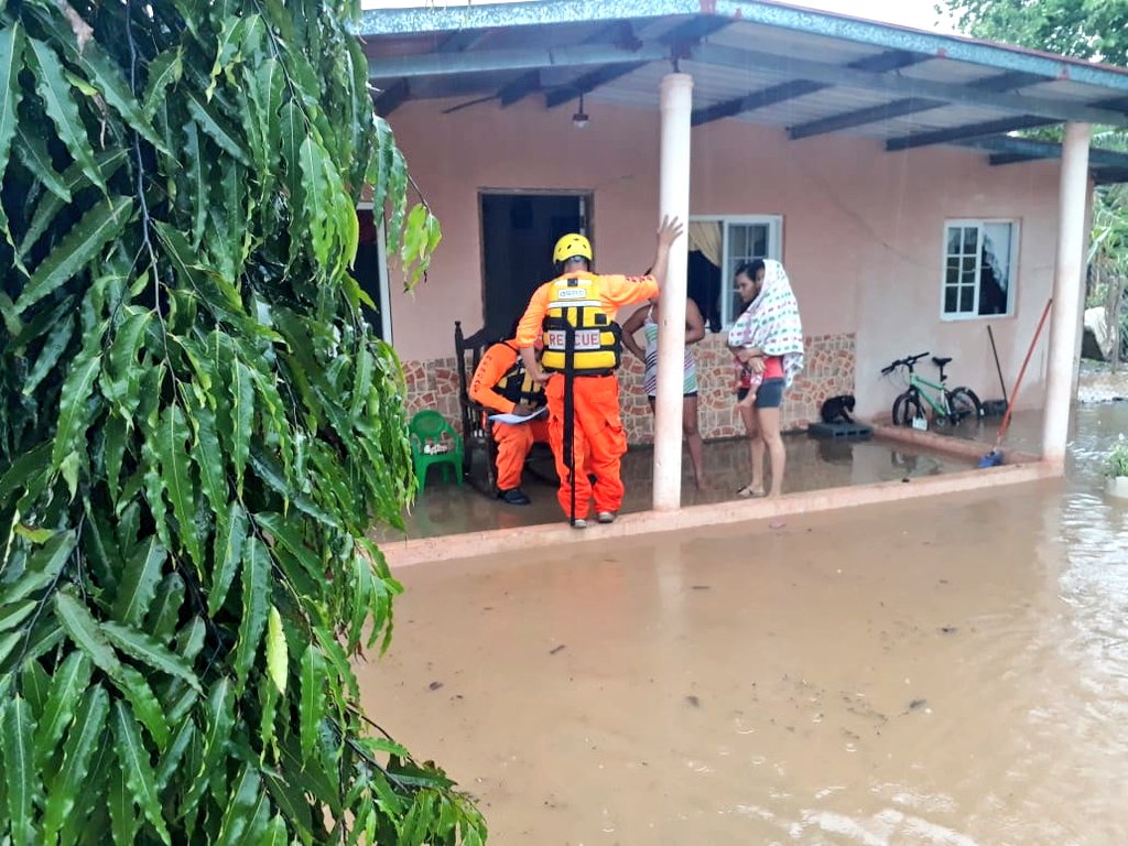 Fuertes Lluvias Afectan A Viviendas Y Derriba Varios Rboles En