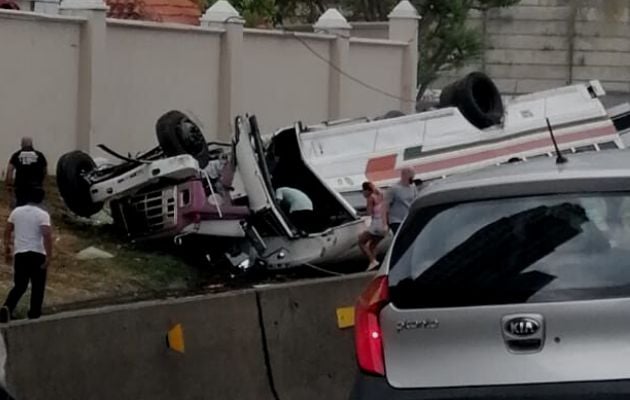 Múltiples heridos deja aparatoso accidente en Corredor Sur Panamá América