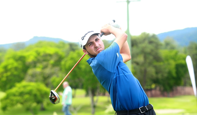 Raúl Carbonell durante la cuarta y última ronda del Isthmian, que tuvo su desenlace en la cancha del Club de Golf de Panamá. Anayansi Gamez