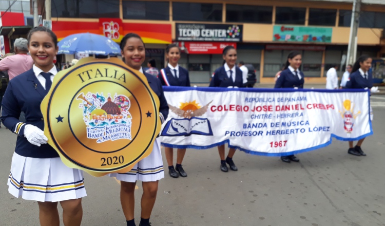 La banda ha participado en La Parada de Las Rosas, en California. Thays Domínguez