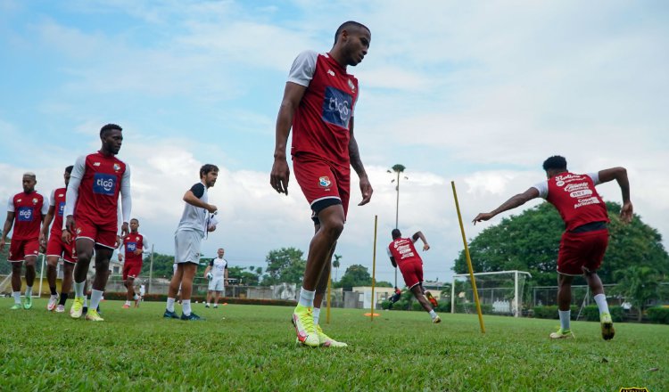 Jugadores panameños entrenando en Honduras con miras al partido contra El Salvador. Fepafut