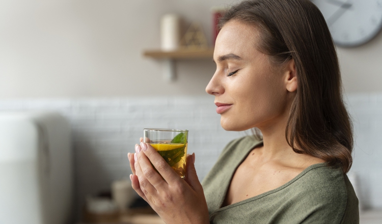 Infusiones de plantas, aliadas de la relajación. Foto: EFE