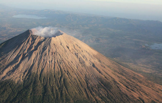 El volcán Chaparrastique, en el este de El Salvador, registró una emisión de 