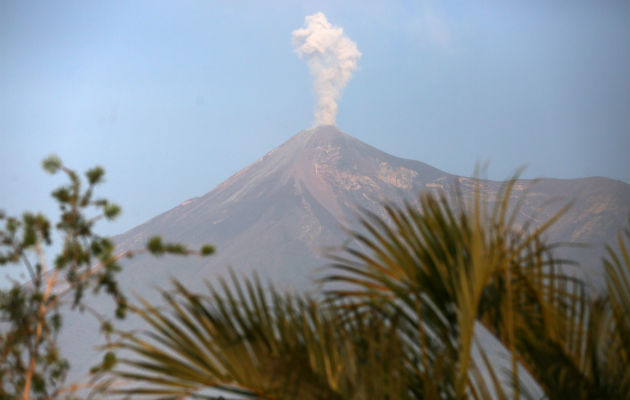 La vigilancia que mantiene el Observatorio del Volcán de Fuego (OVFGO) registró en las últimas horas el incremento de las explosiones que van de 14 a 32 por hora entre débiles, moderadas y fuertes, alertó.