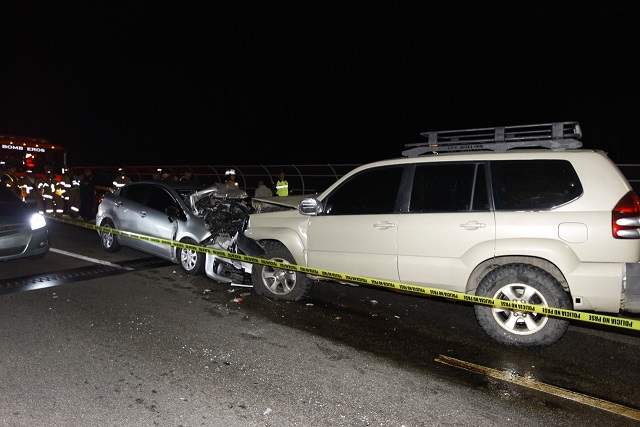 La camioneta irrumpió el carril donde conducía una dama que falleció tras el impacto / Crítica.