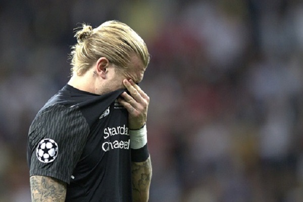 Karius, pidió disculpas a los aficionados por sus errores. EFE