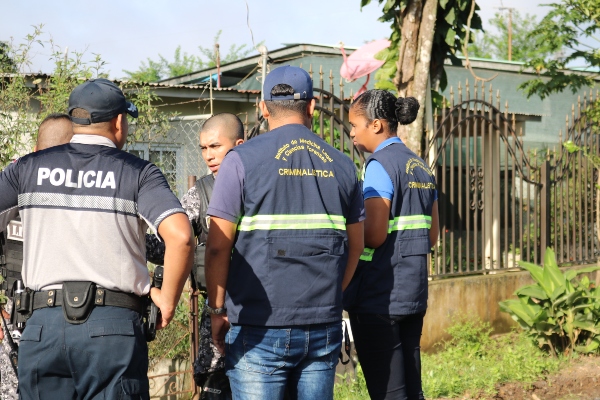 Las autoridades policiales realizan operativos en busca de posibles sospechosos del crimen que se dio recientemente en el distrito de Las Palmas y otros delitos cometidos. Foto/Melquiades Vásquez