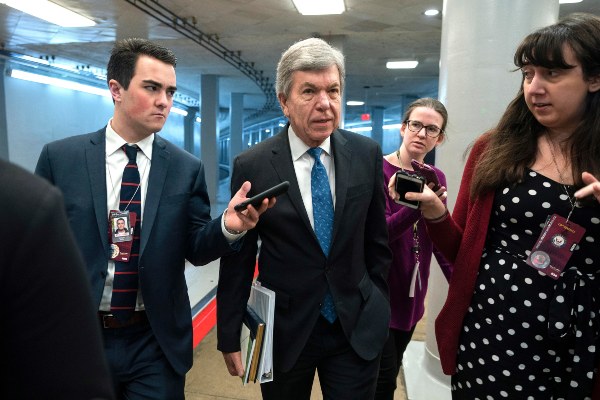 Queda la incógnita si los republicanos aceptarán la presentación de nuevos testigos, entre ellos algunos claves como el exasesor de seguridad nacional Trump John Bolton, y documentos. FOTO/AP