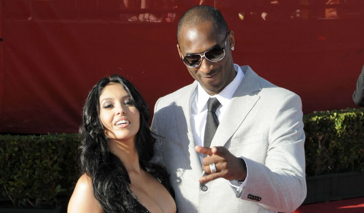 Kobe Bryant junto a su esposa Vanessa durante los premios ESPY 2009. Foto AP