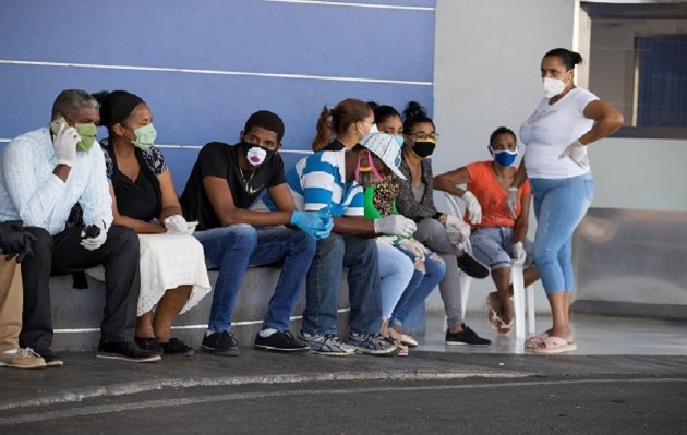 El uso de mascarilla formará parte de la vestimenta del ciudadano. Víctor Arosmena