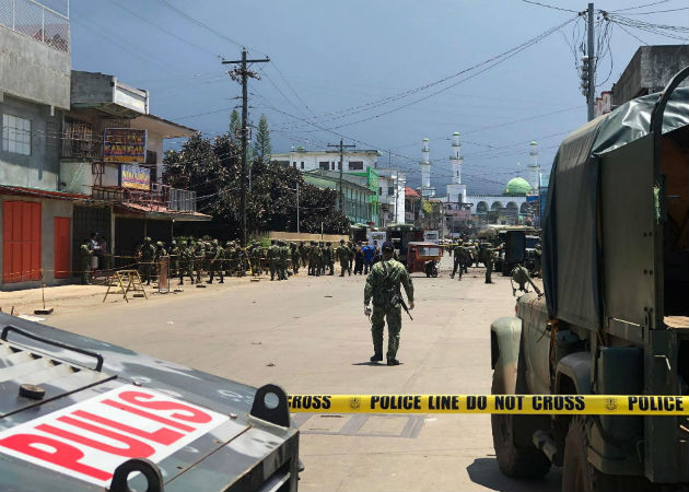 El doble atentado se perpertró en una céntrica plaza de Jolo en Mindanao. Fotos: EFE.,