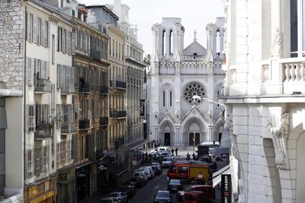 El atentado tuvo lugar a pocos días de la fiesta católica de Todos los Santos en la basílica de Nuestra Señora de la Asunción, en pleno centro de la capital de la Costa Azul. Foto: EFE