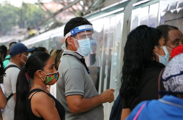 El Metro de Panamá recomienda a los usuarios usar la careta facial para una mayor protección contra el coronavirus. Foto cortesía Metro de Panamá