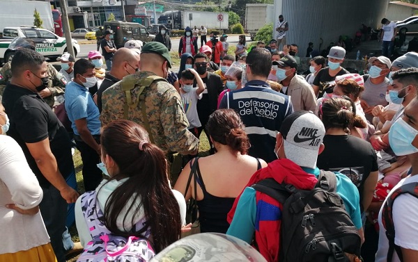 Los migrantes están varados en Paso Canoas.
