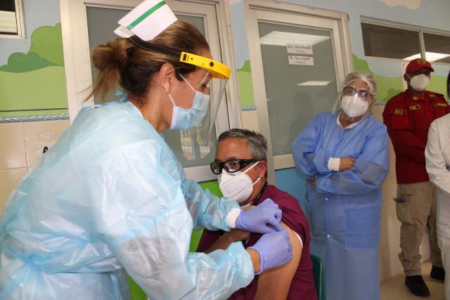 En un inicio en Panamá se consideraba como esquema completo de vacunación contra la covid-19 cuando la persona se había colocado dos dosis. Foto: Cortesía CSS