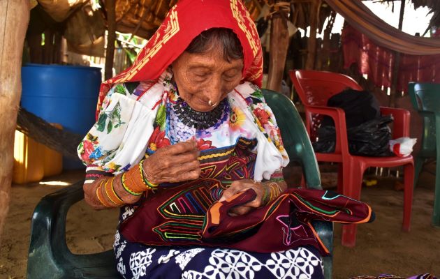 El trabajo nunca le faltó a Sipu Mayan, en sus años mozos realizó cuantos trabajos domésticos pudo.