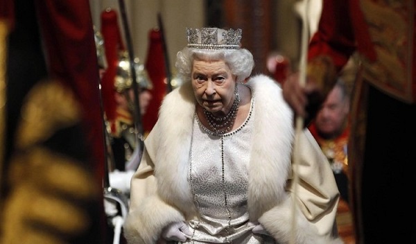 La reina Isabel II solo se llevará dos joyas a la tumba. Foto: EFE