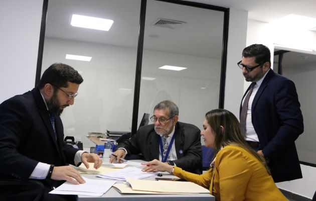 El director nacional de Organización Electoral, Osman Valdés, presentó tres denuncias ante la Fiscalía General Electoral (FGE). Foto: Cortesía TE