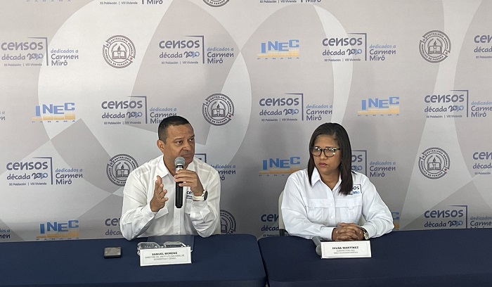 Samuel Moreno (izquierda) explica los últimos detalles ante el inicio, este domingo, de los censos nacionales. Foto: Cortesía Contraloría General