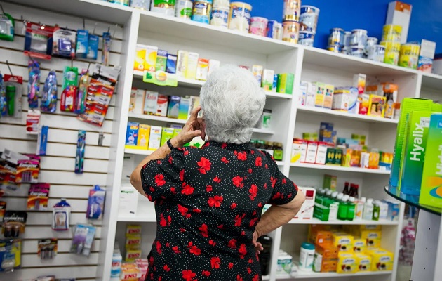 La medida ha desmejorado el abastecimiento de medicamentos en el mercado nacional. Foto: EFE