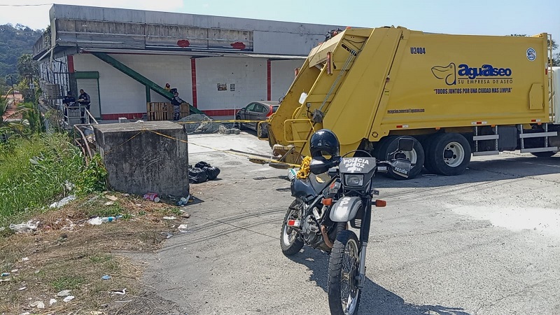 Al lugar llegó la Policía Nacional que procedió a cerrar todo el perímetro. Foto: Diomedes Sánchez