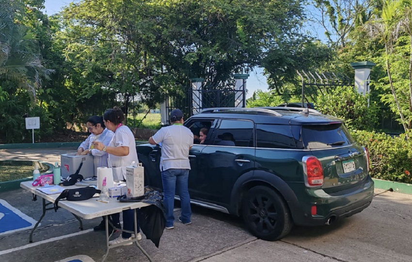 Más de 21,750 vacunas ya han sido colocadas en Herrera, de un primer lote de 50 mil que fueron dispuestas en esta región del país, señaló Pérez. foto. Thays Domínguez