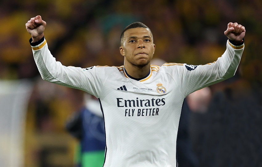 Mbappé firmó con el Real Madrid.