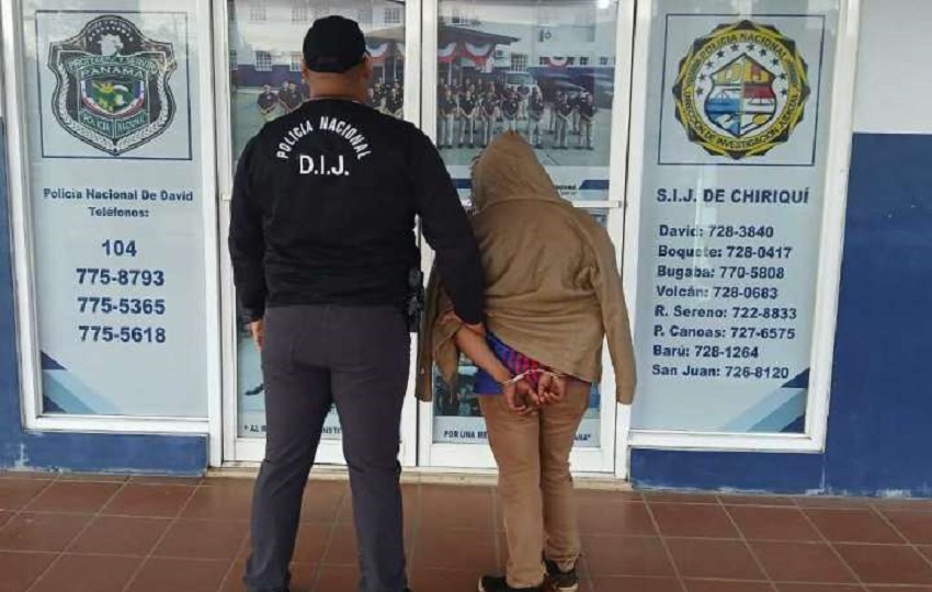 Estos sujetos de 21 y 24 años fueron detenidos por unidades de la Policía Nacional en la comunidad El Mamey, en el distrito de Dolega. Foto. Proteger y Servir