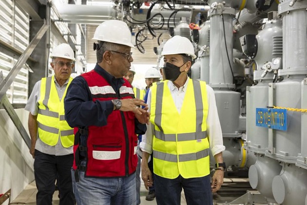 El gerente de Etesa, Carlos Mosquera, junto al presidente Laurentino Cortizo. Foto: Cortesía Etesa