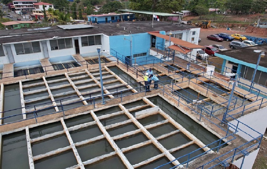 Mientras se realicen estos trabajos de mantenimiento el Idaan apoyará con carros cisternas a los colegios y hospitales que se vean afectados con la falta de agua potable. Foto. Archivo