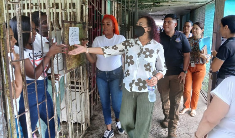 Mariela Jiménez, directora del Sistema Penitenciario, durante una de sus visitas al Cefere.