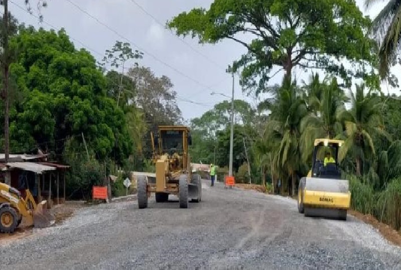 Al momento de la suspensión de la obra, en el tramo 1 el proyecto llevaba buen ritmo, pues mantenían ya 10 kilómetros pavimentados, así lo dio a conocer Marengo en el pleno del Consejo Municipal de Colón. Foto. Cortesía MOP