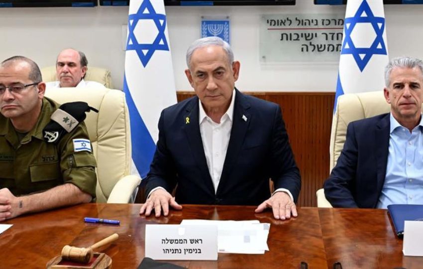 El primer ministro israelí, Benjamín Netanyahu (c), en unas reunión de su Gobierno a primeros de octubre. Foto: EFE