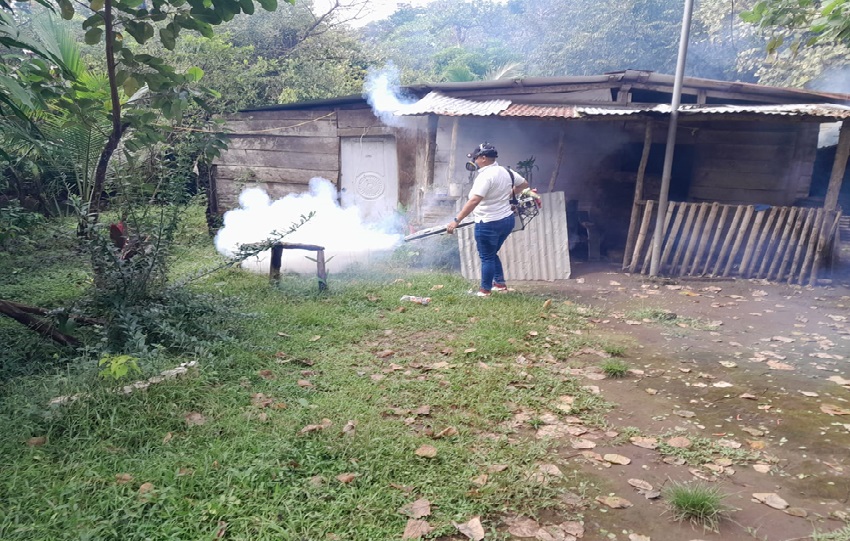 Las autoridades buscan evitar la formación de criaderos producto de la cantidad de agua que ha caído y el estancamiento de esta en vasijas, envases o cualquier material que permita almacenamiento. Foto. Cortesía Minsa