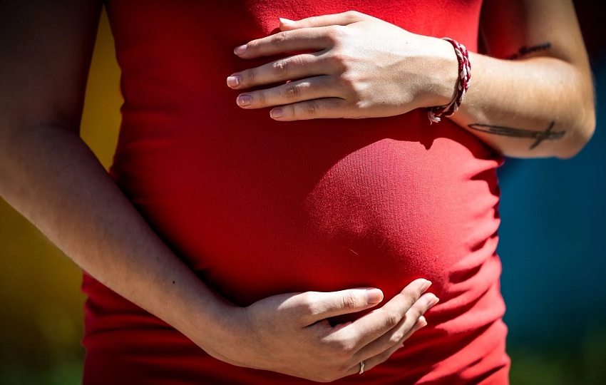 El embarazo adolescente tiene un impacto significativo en la vida de niñas y mujeres. Foto: EFE