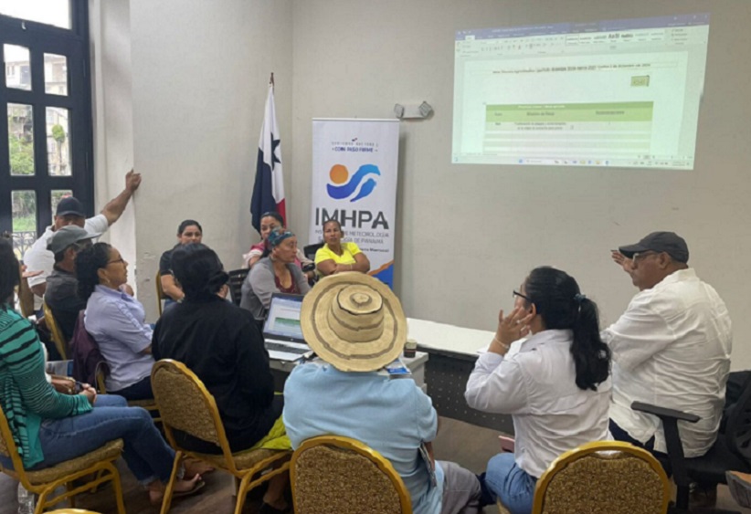 Los participantes se dividieron en dos mesas de trabajo: una agrícola y la otra pecuaria. Foto: Diómedes Sánchez. 