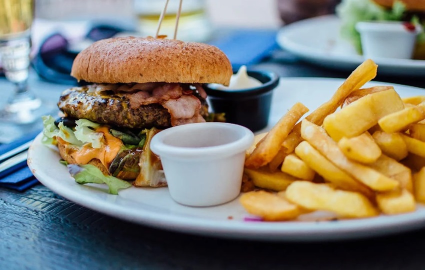 La adicción a la comida es un trastorno en el que se pierde el control sobre lo que se come. Foto: Pexels