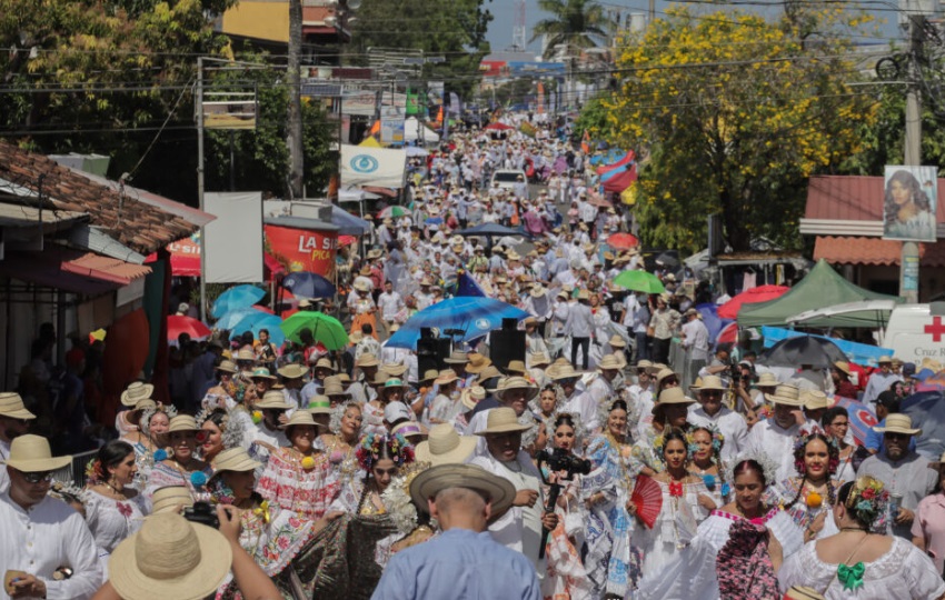 El Desfile de las Mil Polleras. Foto: MiCultura