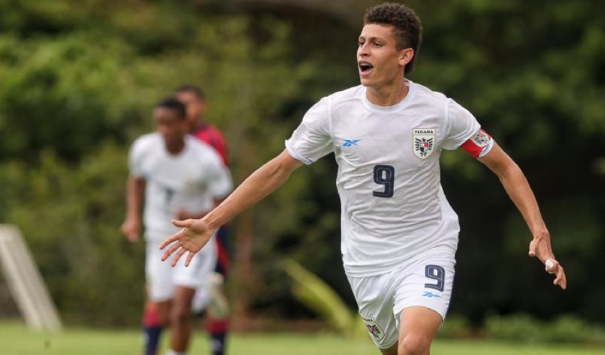 Abraham Altamirano festeja su gol contra Costa Rica. Foto: Fepafut