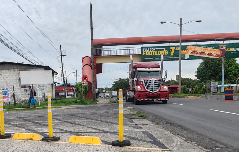 El acceso principal fue cerrado con una barrera de metal cuatro años atrás. foto: Eric Montenegro 