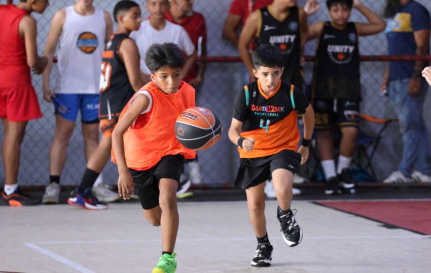 Niños participan en los campamentos de verano. Foto: EFE