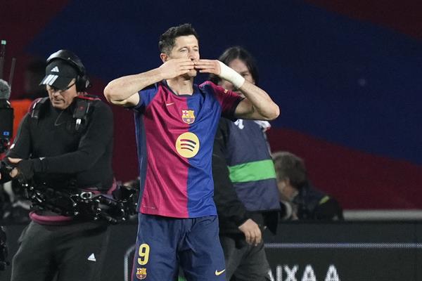 Robert Lewandowski festeja su gol ante Rayo. Foto: EFE