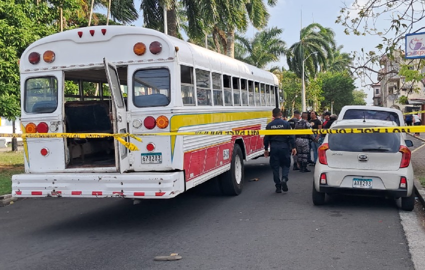 La víctima  de este homicidio en el autobús fue identificada como Pedro Góndola Miller de 17 años de edad. Foto. Archivo