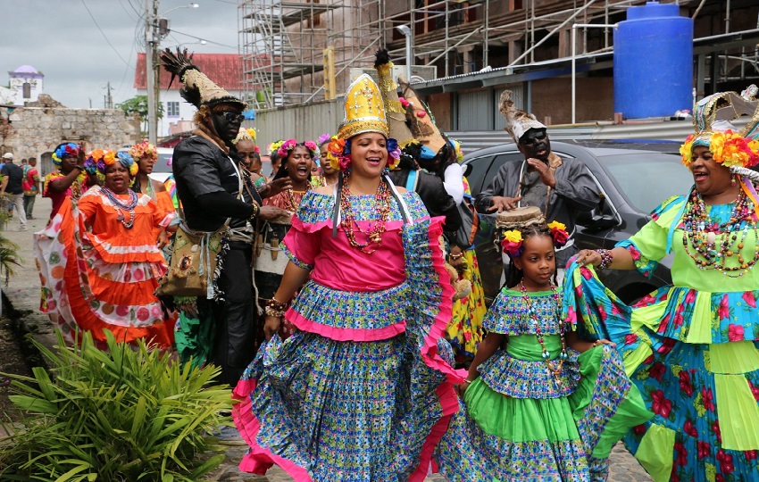 El jueves 27 a tempranas horas se izarán la bandera nacional y de la provincia a la entrada de la ciudad, donde también se llevará a cabo una maratón. Foto. Diómedes Sácnhez