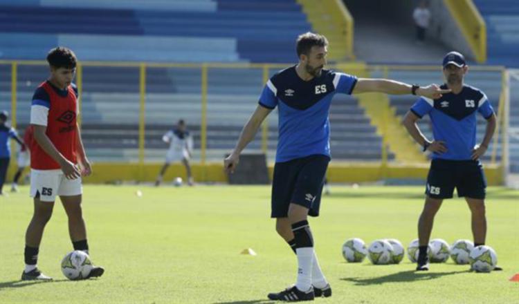 David Dóniga, dejo de ser técnico de El Salvador. Foto:EFE