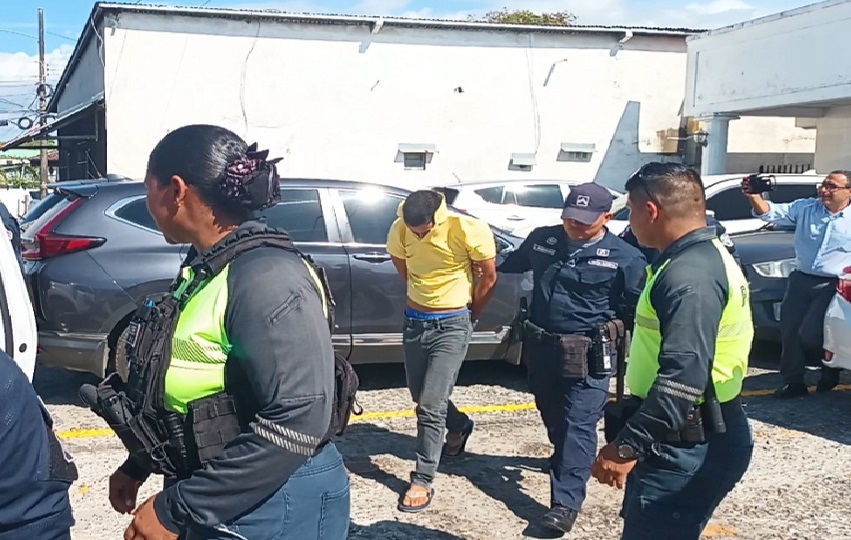 Fuentes cercanas, la pareja tenía una hija de aproximadamente 4 o 5 años y arrastraban un historial de violencia doméstica que había sido atendido por las autoridades en el pasado. Foto. Melquíades Vásquez