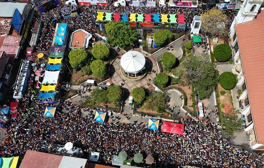 Durante los próximos días, se espera una gran afluencia de público que disfrutará de tunas, mojaderas, música y la alegría que caracteriza a estas festividades. Foto. Thays Dompinguez