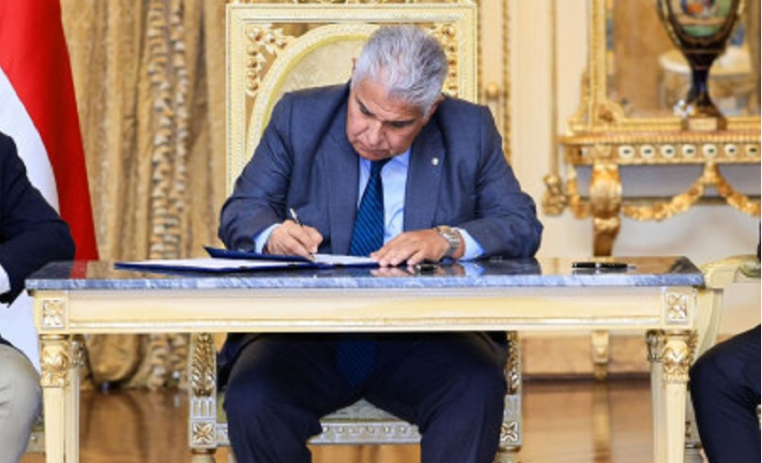 Presidente José Raúl Mulino firmando la sanción de una nueva ley. Foto: Archivo