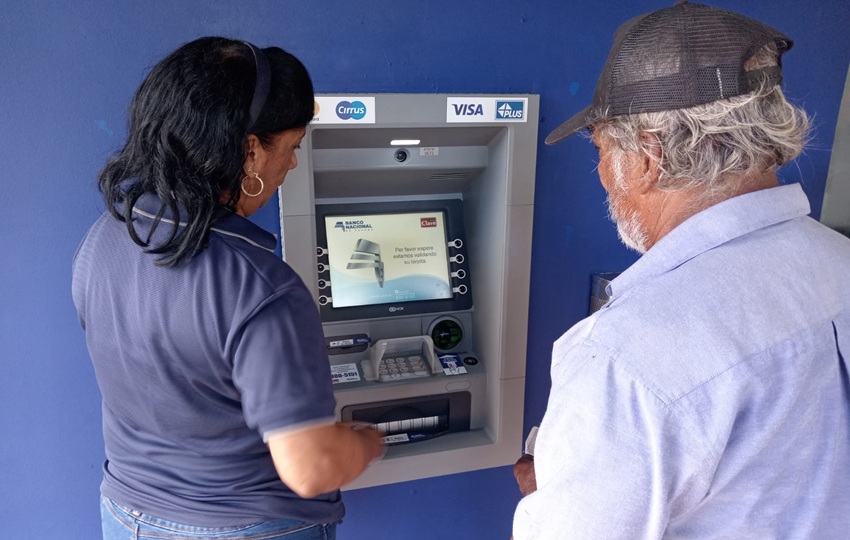 El programa con la mayor cantidad de beneficiarios es 120 a los 65. Foto: Cortesía